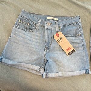 Women’s Levi’s Denim Shorts Size 27